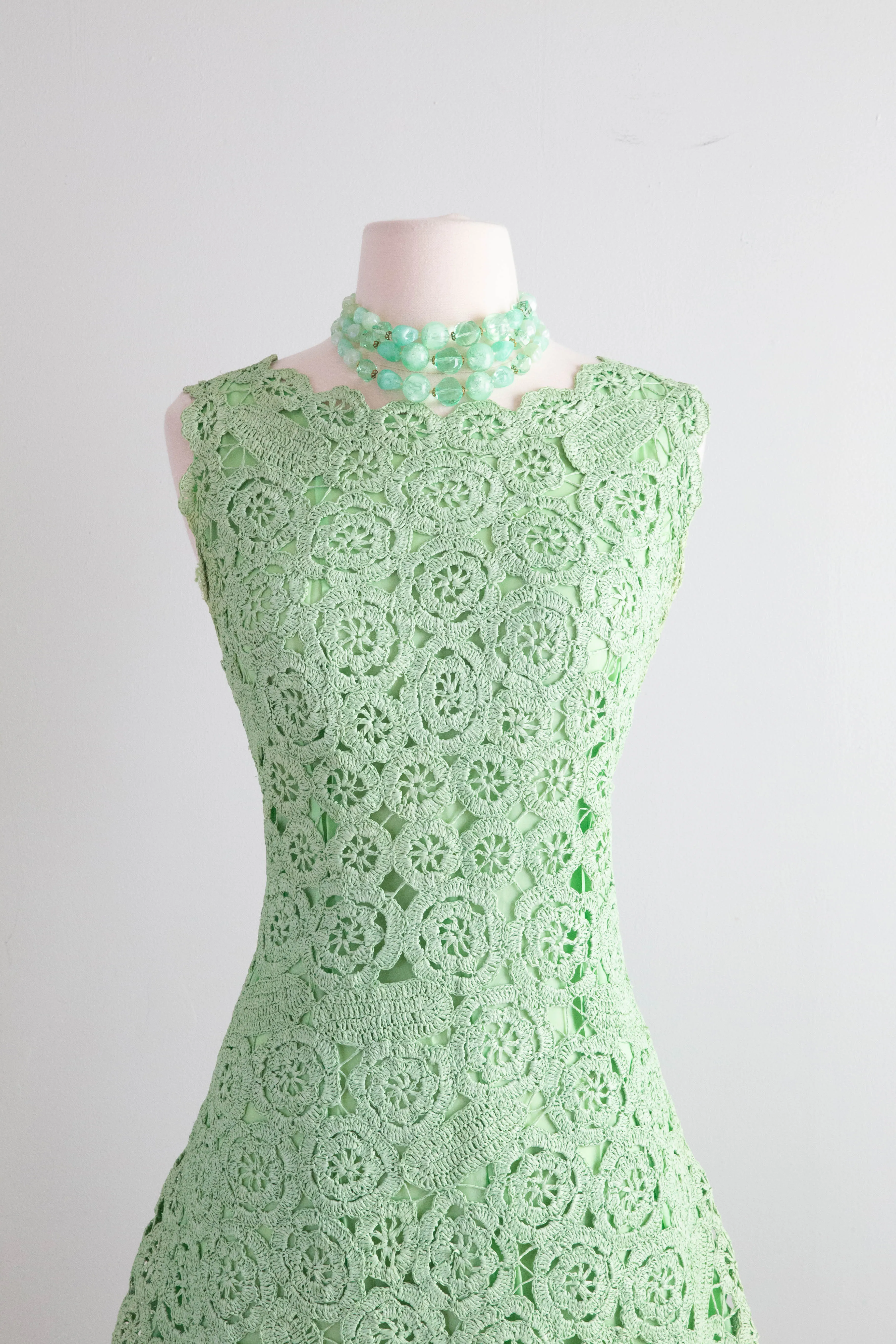 1960's Chic Italian Raffia Shift Dress In Matcha Green / M