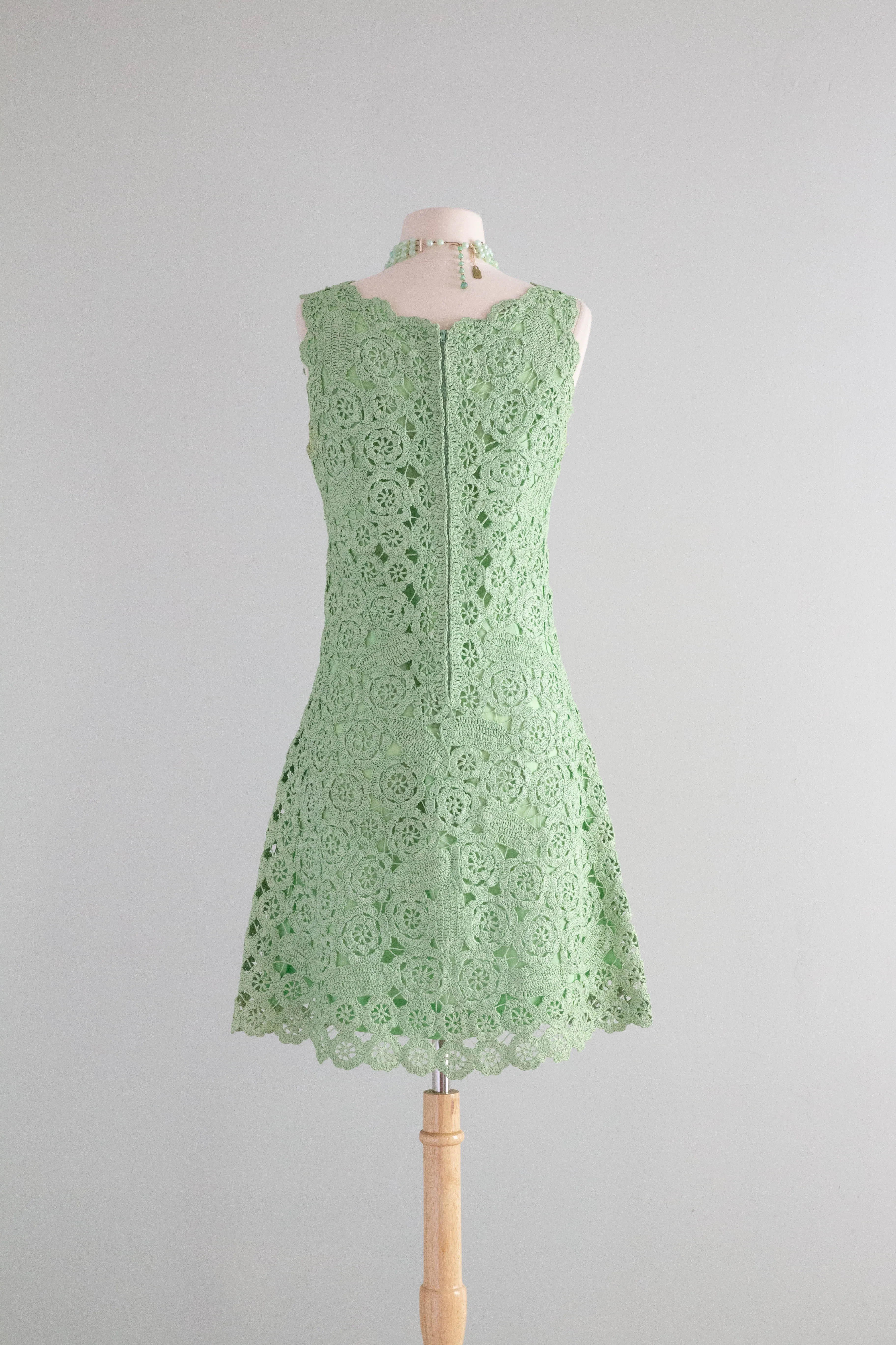 1960's Chic Italian Raffia Shift Dress In Matcha Green / M