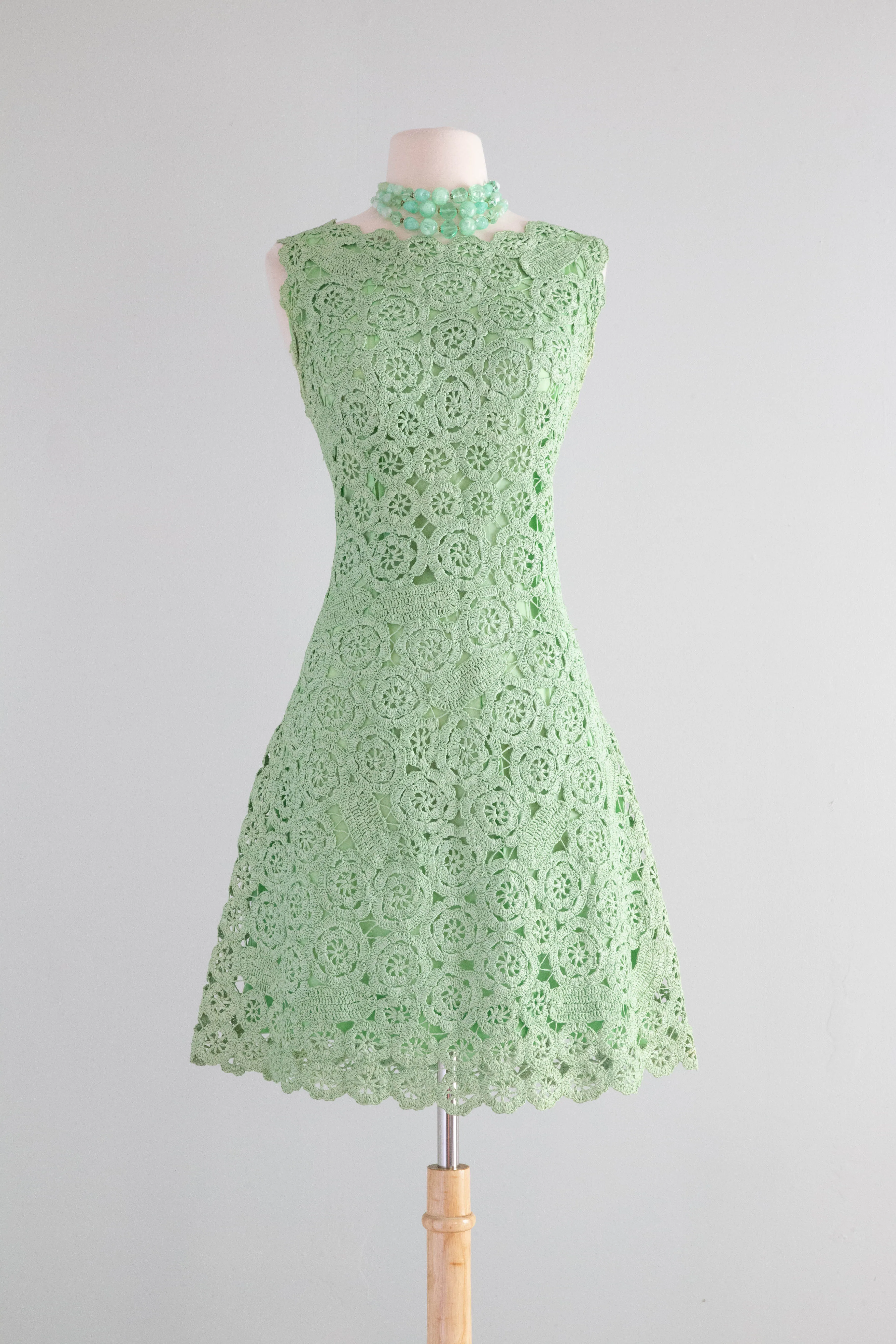 1960's Chic Italian Raffia Shift Dress In Matcha Green / M