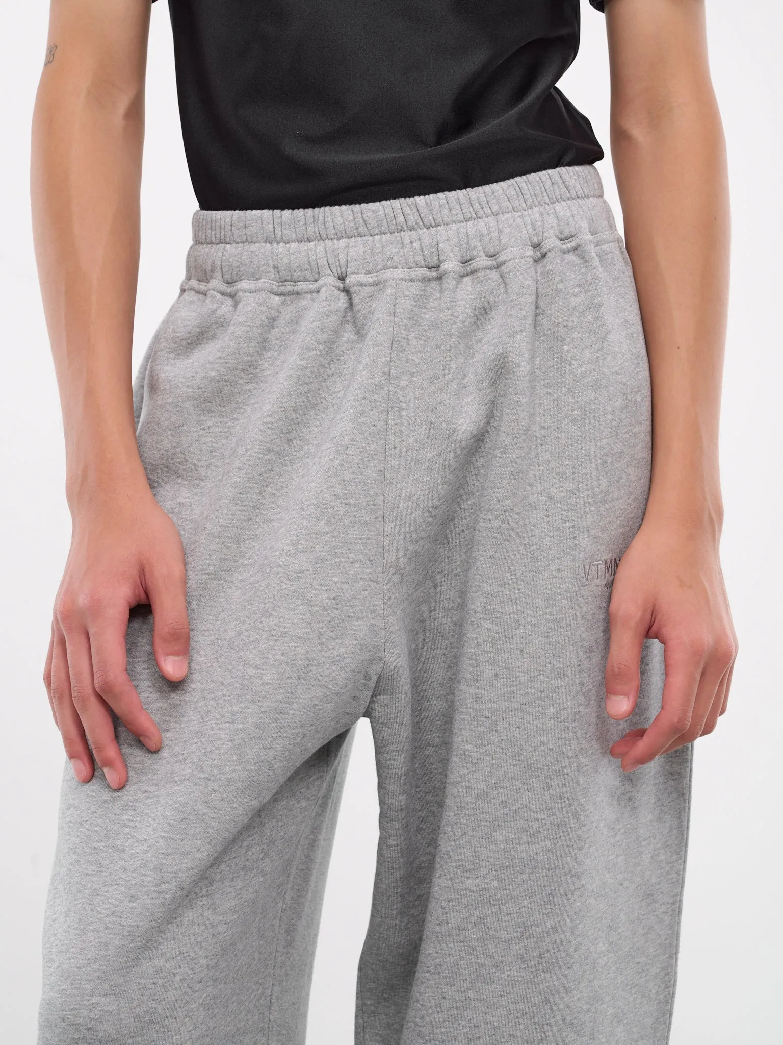 Logo Embroidered Sweatpants (VL22SP100G-GREY-MELANGE)